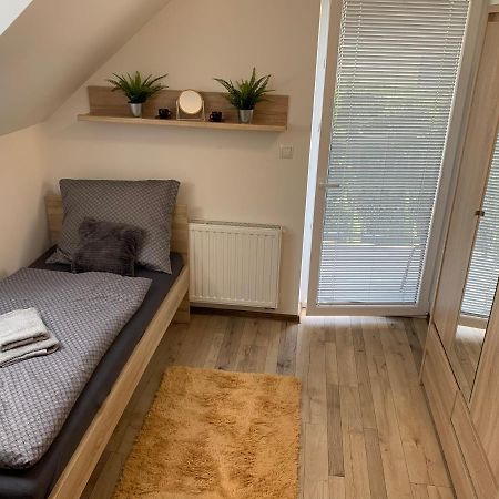 Cozy 2-Bedroom Vacation Apartment With Entire Top Floor Gaj  외부 사진