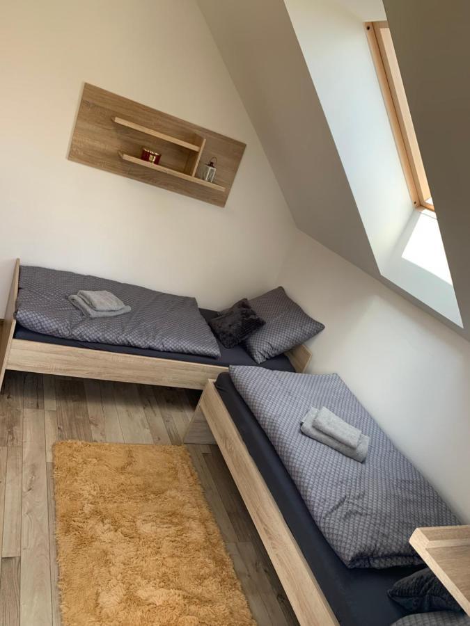 Cozy 2-Bedroom Vacation Apartment With Entire Top Floor Gaj  외부 사진