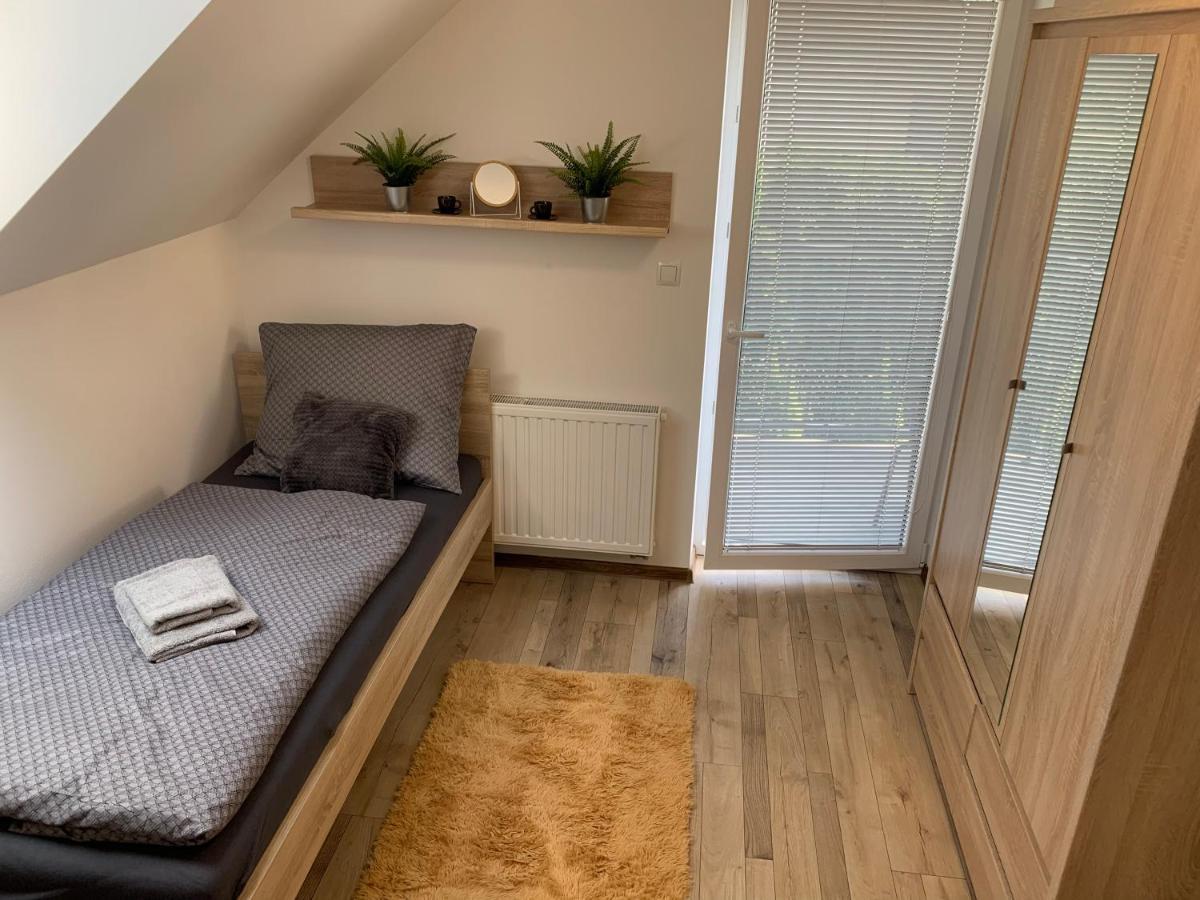 Cozy 2-Bedroom Vacation Apartment With Entire Top Floor Gaj  외부 사진