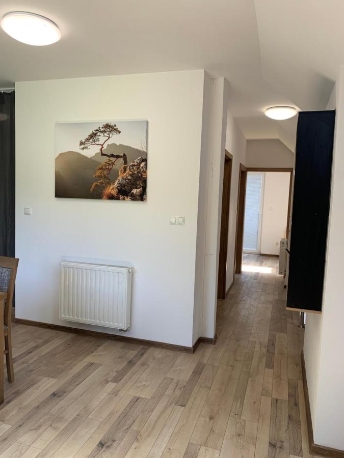Cozy 2-Bedroom Vacation Apartment With Entire Top Floor Gaj  외부 사진