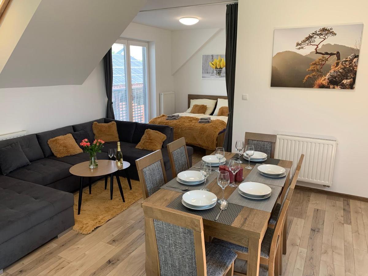 Cozy 2-Bedroom Vacation Apartment With Entire Top Floor Gaj  외부 사진