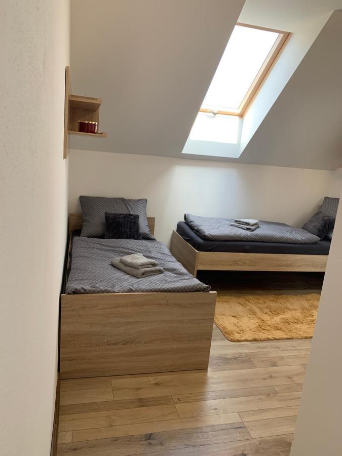 Cozy 2-Bedroom Vacation Apartment With Entire Top Floor Gaj  외부 사진