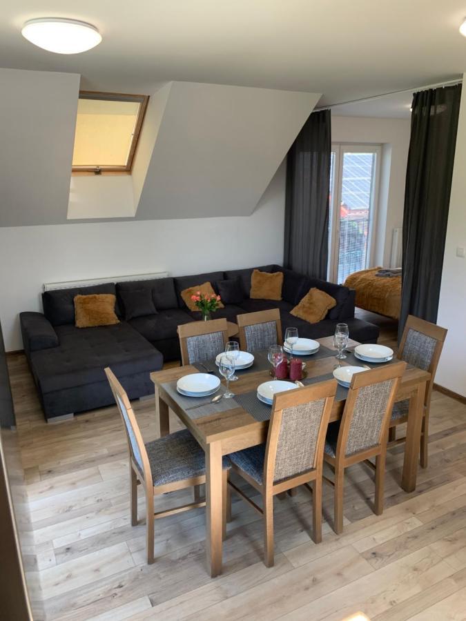 Cozy 2-Bedroom Vacation Apartment With Entire Top Floor Gaj  외부 사진