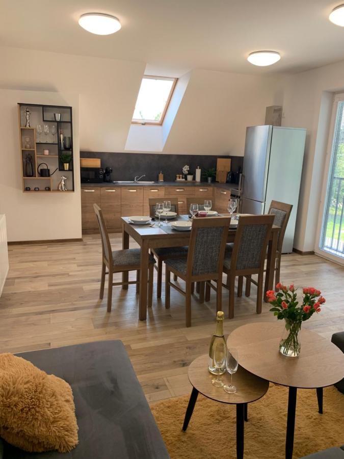 Cozy 2-Bedroom Vacation Apartment With Entire Top Floor Gaj  외부 사진